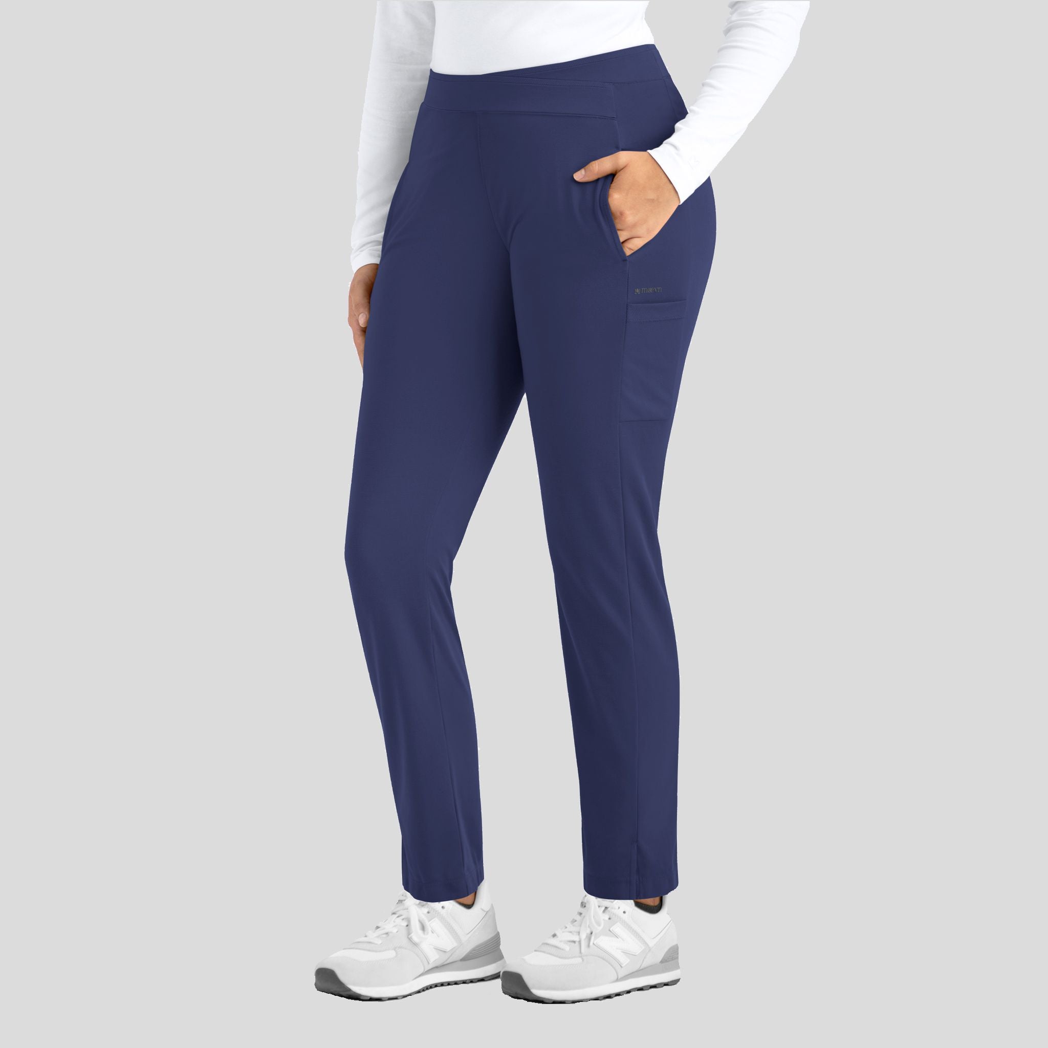 Women's Mid Rise Tapered Pant