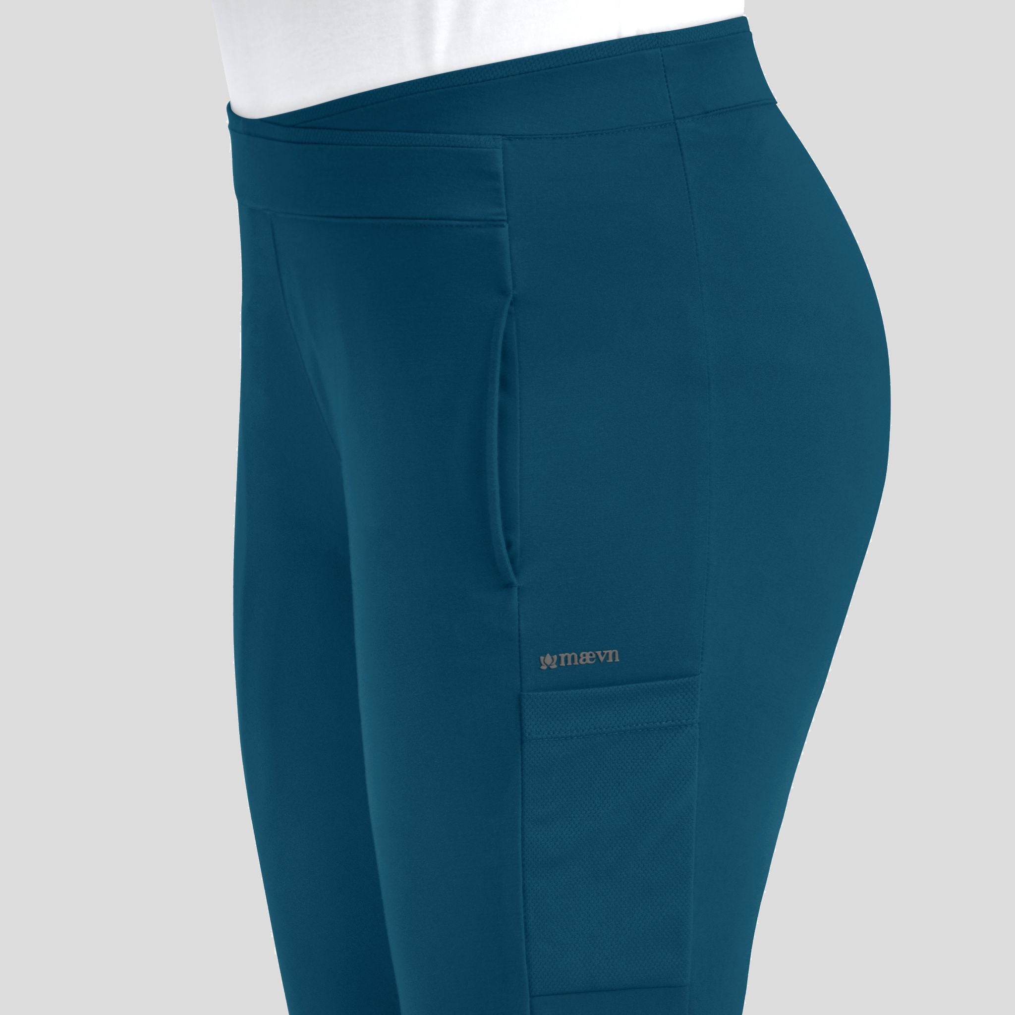 Women's Mid Rise Tapered Pant